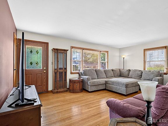 2nd image of 29 Quaid Ave