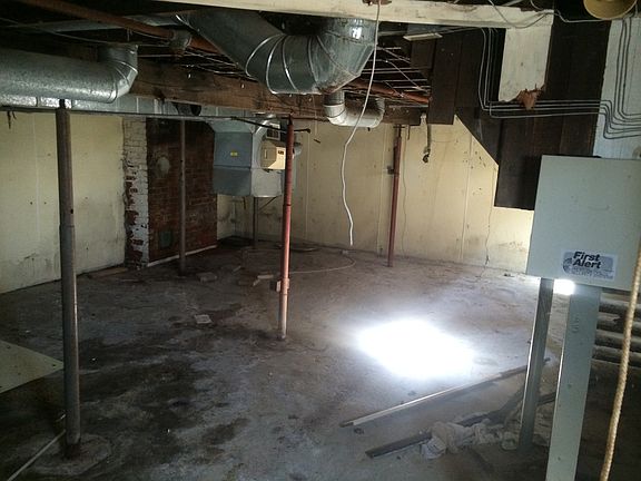 3rd image of 25 New York Ave