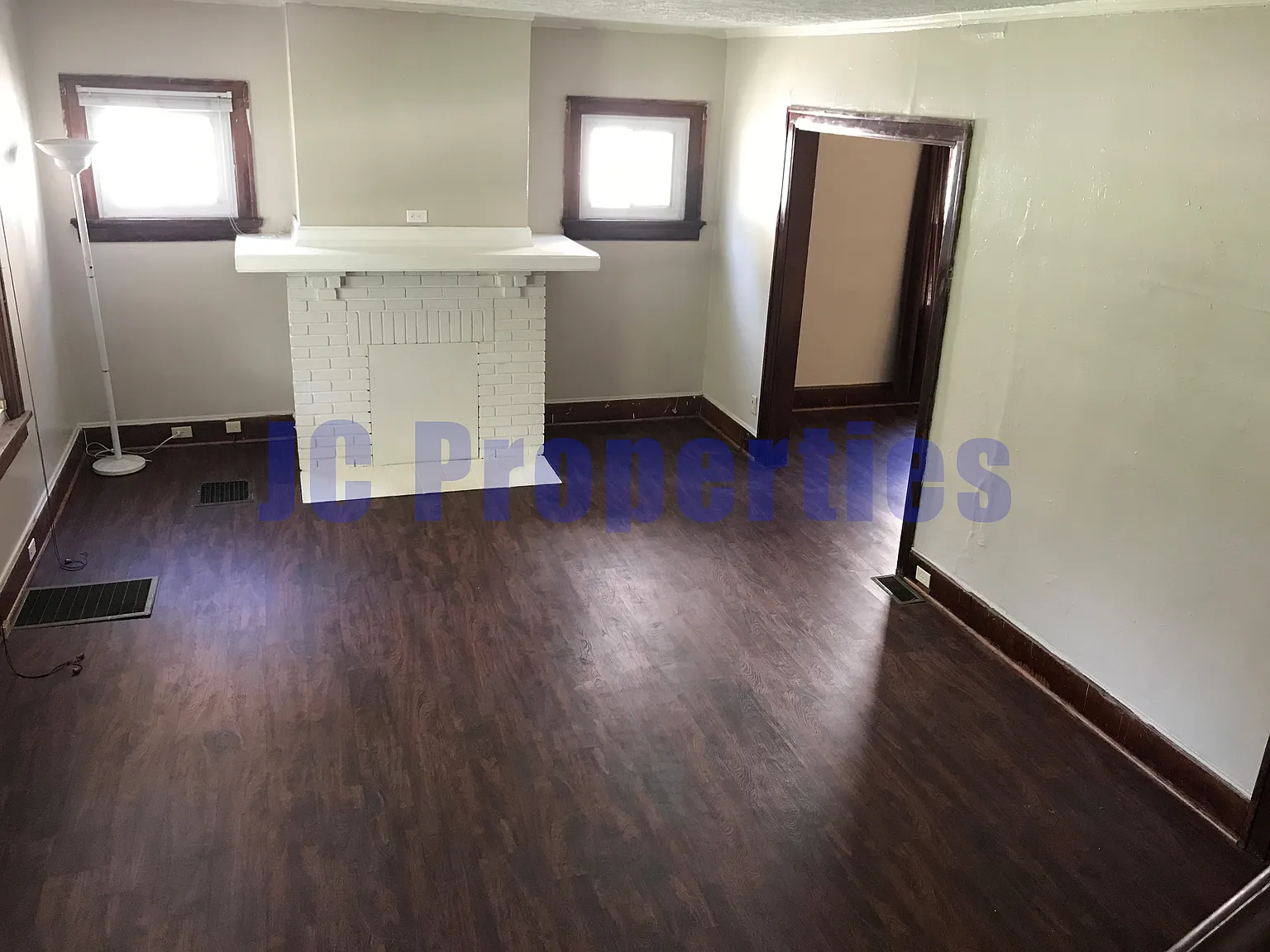 1252 Catalpa Dr — Photo 2