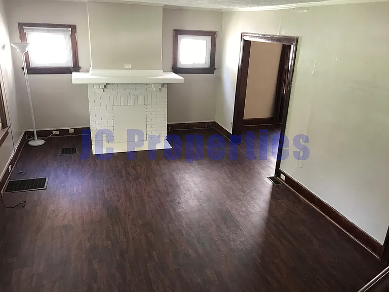 1252 Catalpa Dr — Photo 2
