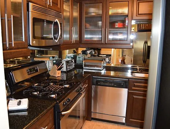 Meridian Unique 1 Bd / 1 Ba Furnished Luxury Condo.Utilities and Internet Included in Price — Photo 4