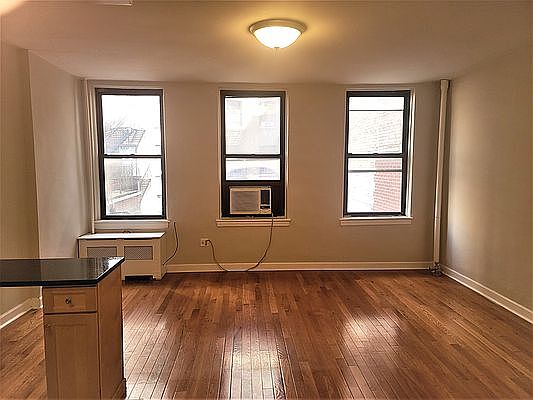 1st image of 45 W 55th St #3D