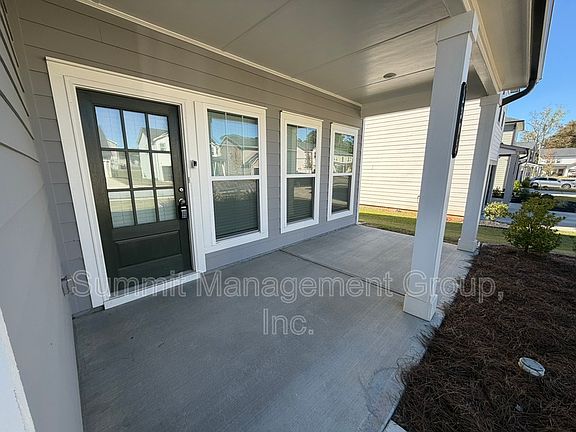 3rd image of 2305 Hedgeview Rd