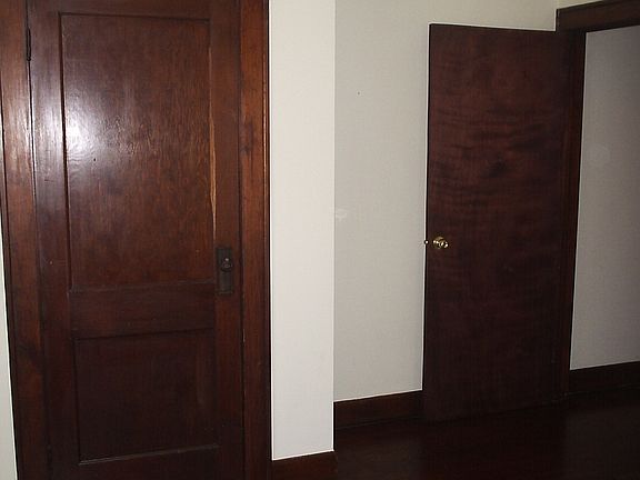 4th image of 1827 S East St