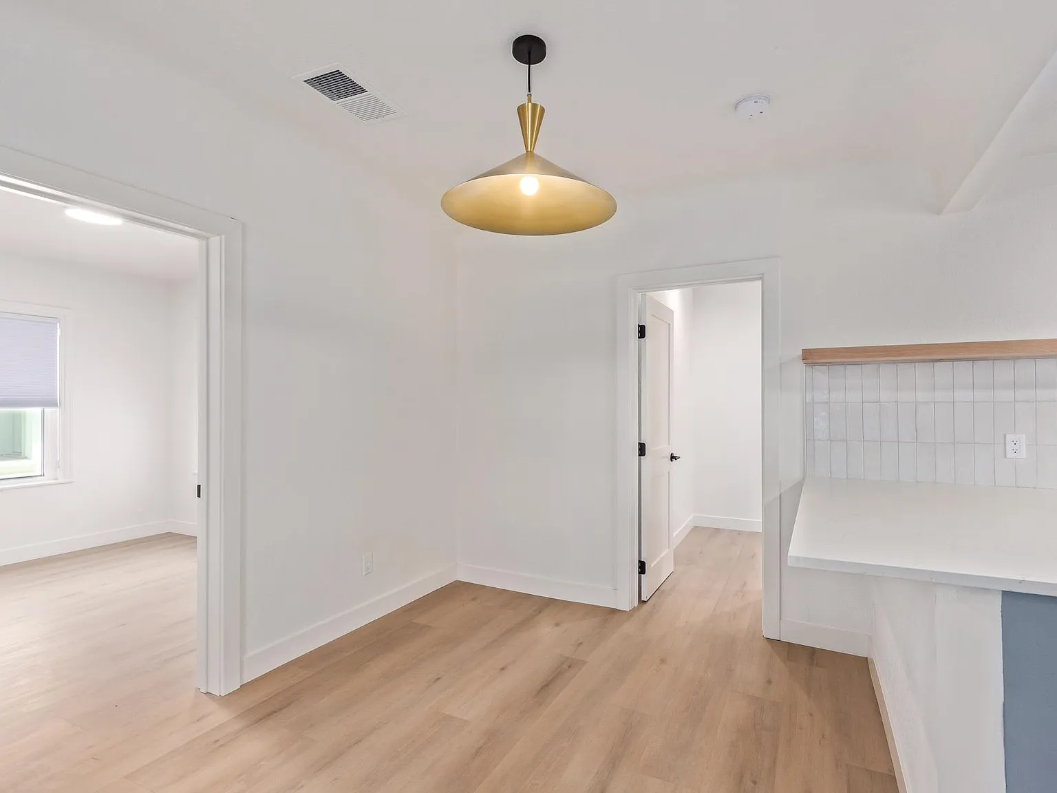 2 bed, 940 sqft, $2,350 — Photo 2