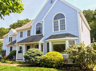 9 Walden Ct, Medfield, MA 02052
