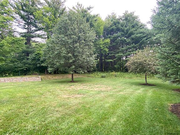 5th image of 11 Fairfield Dr