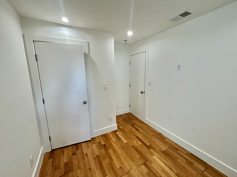 1379 Revere Ave #B — Photo 8