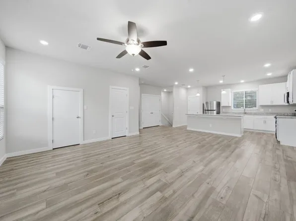 21527 Sir Walter Ln, San Antonio, TX 78256