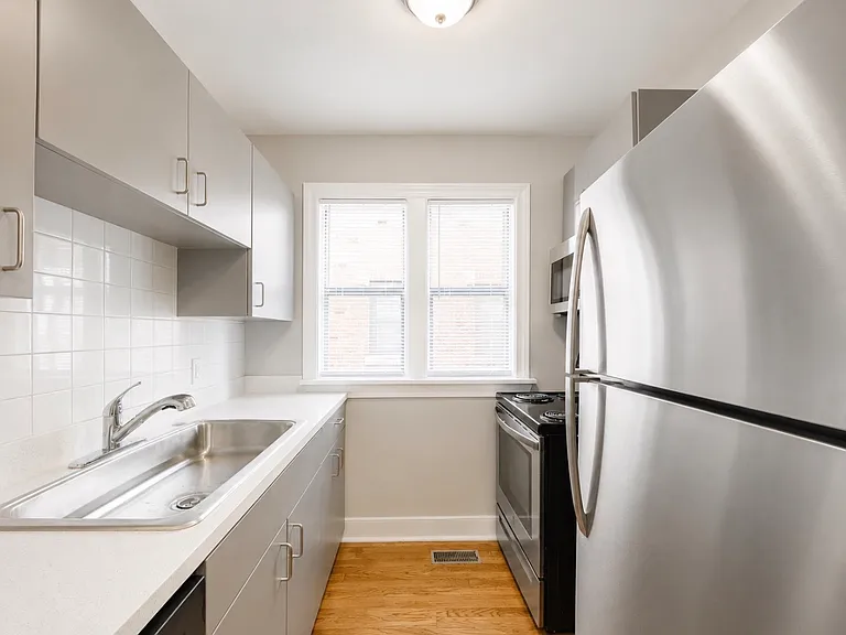 835 East Dr — Photo 3