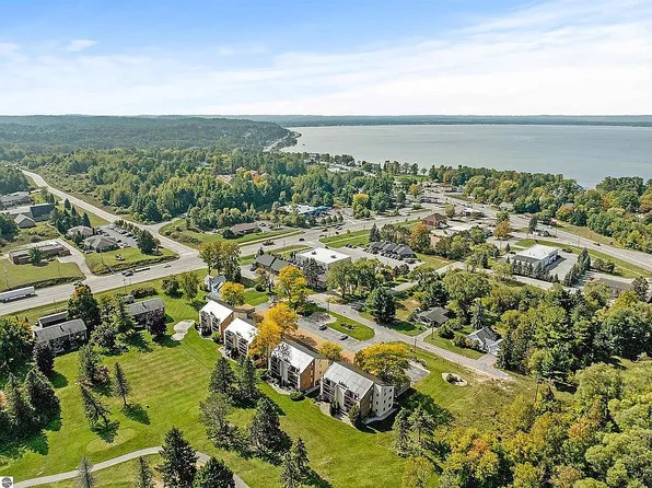 6000 Holt Rd Unit 4, Williamsburg, MI 49690