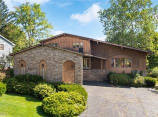 17365 Long Meadow Trl, Chagrin Falls, OH 44023