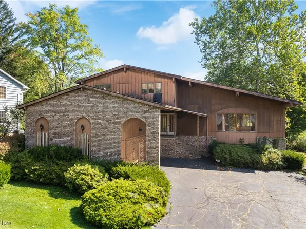 17365 Long Meadow Trl, Chagrin Falls, OH 44023