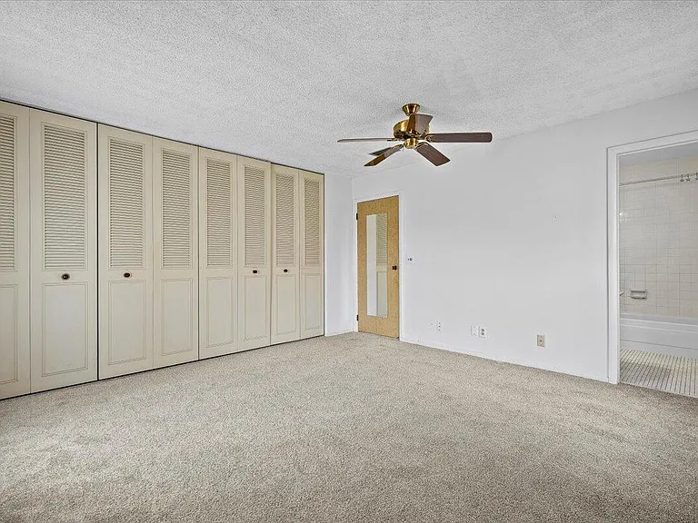 102 Amherst Ln — Photo 13