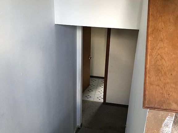 To downstairs from entrance