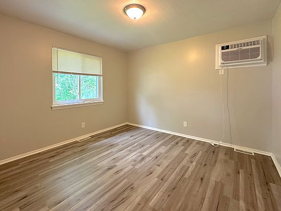 4th image of 11812 Carrington Ave Unit 2