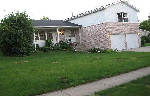 1st image of 1885 Shorewood Dr W