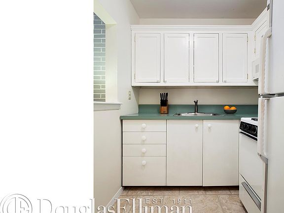 4th image of 42 W 13th St APT 5A