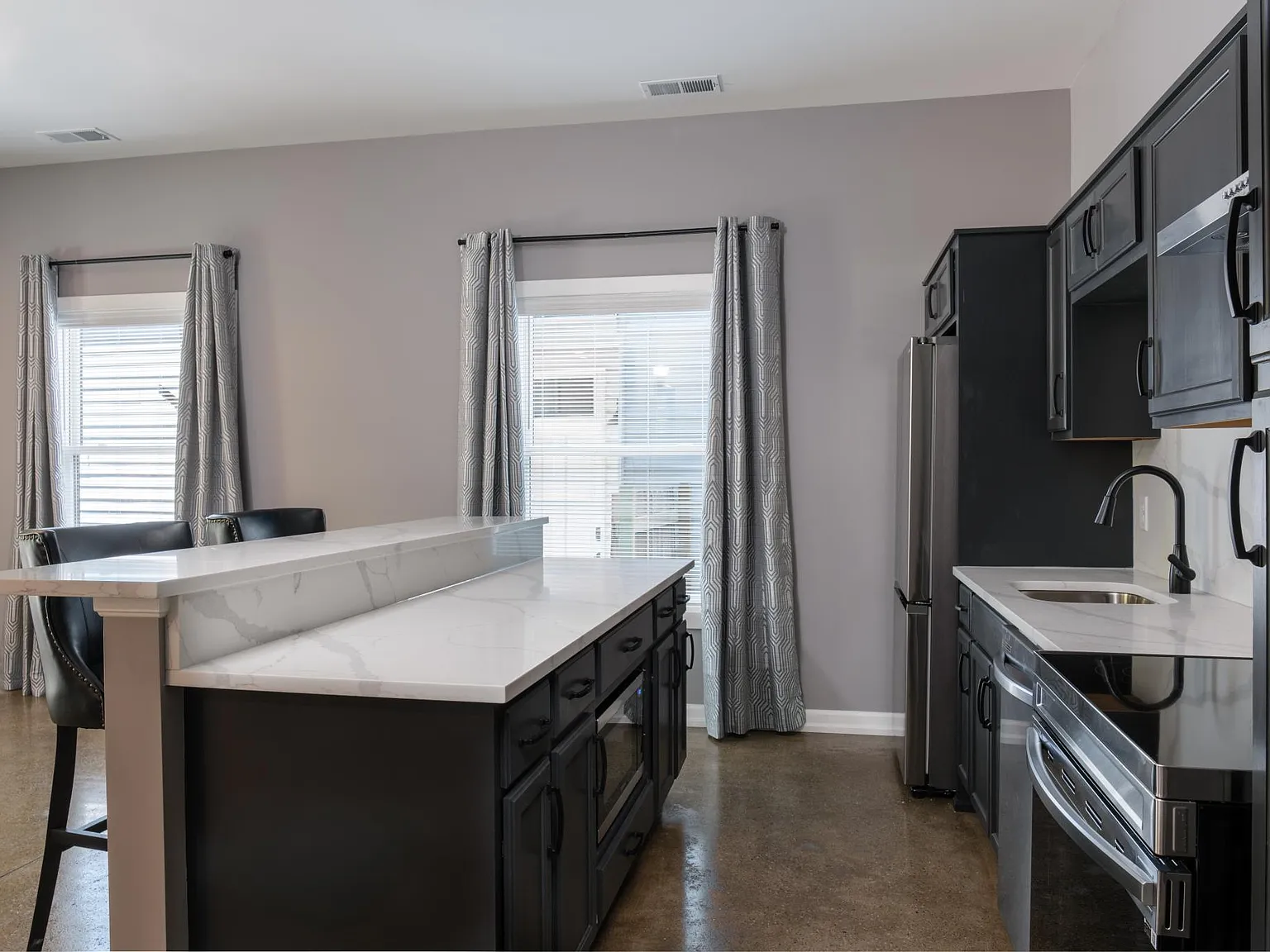 1 bed, 1009 sqft, $2,350 — Photo 3