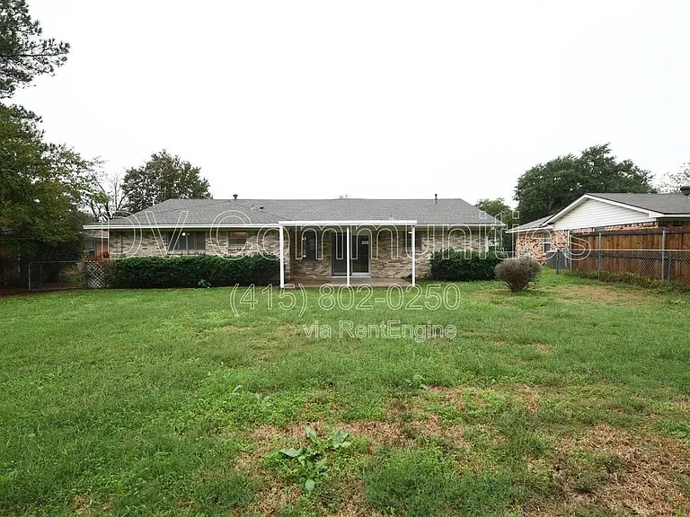 1607 Anthony St — Photo 2
