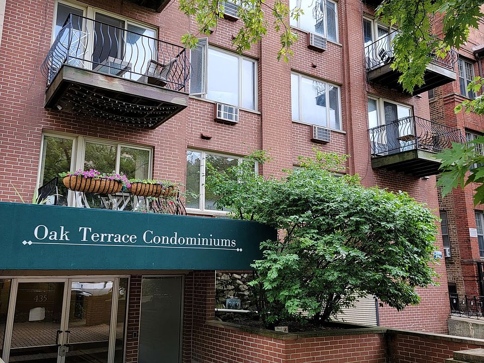1st image of 435 W Oakdale Ave APT 3C