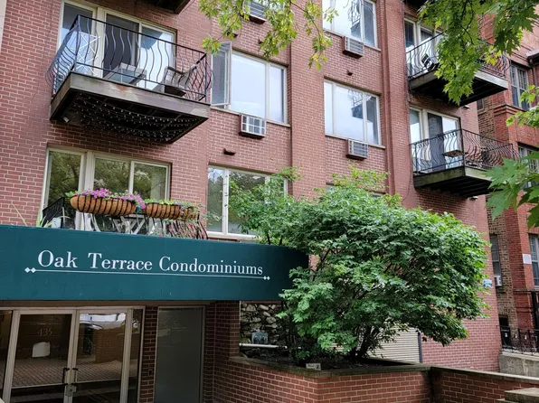 435 W Oakdale Ave APT 3C, Chicago, IL 60657