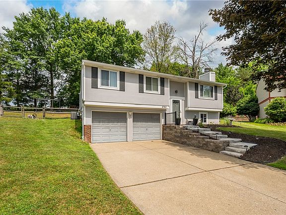 3rd image of 2760 Ravenwood Dr