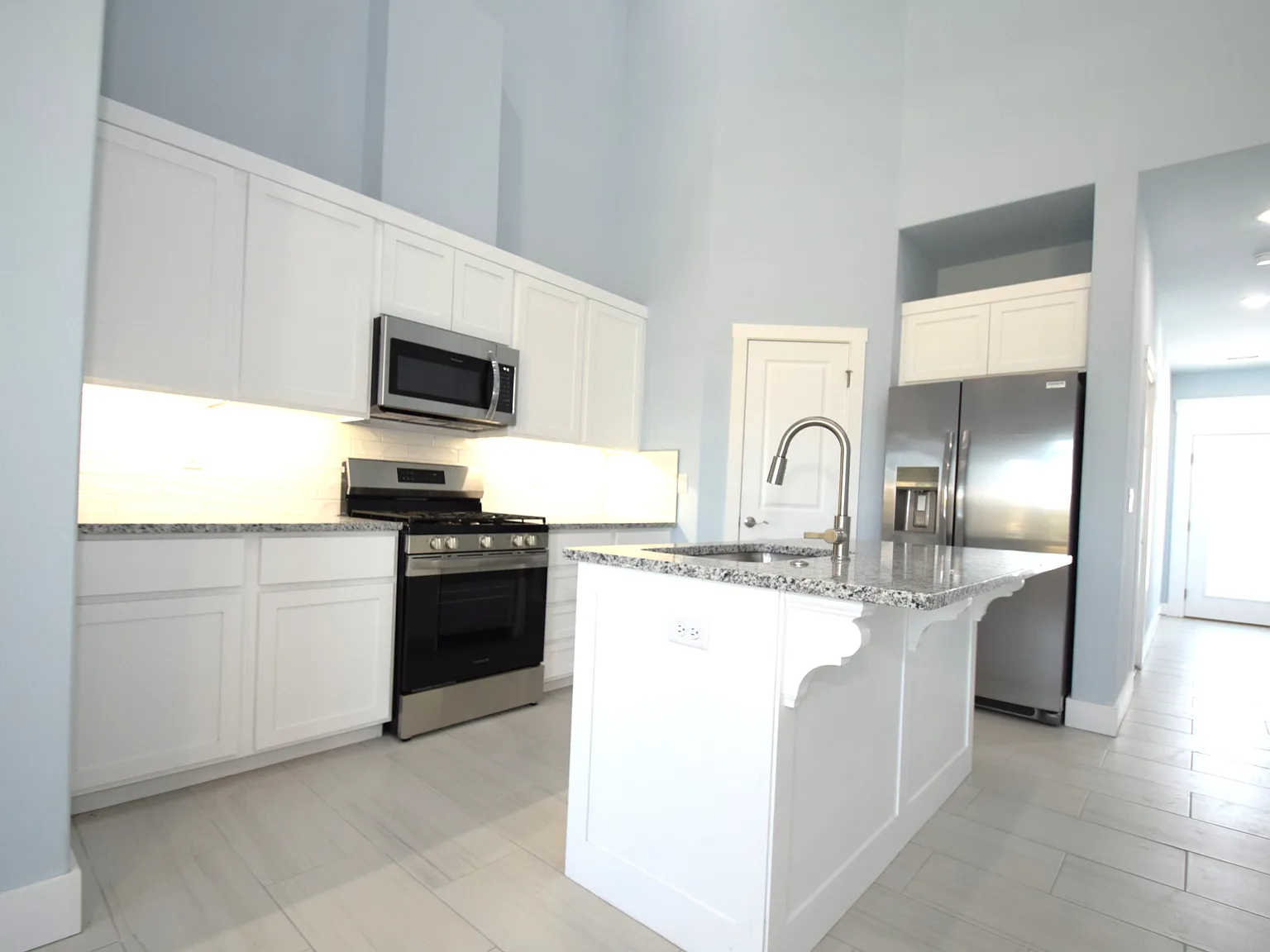 3 bed, 2.5 bath, 1420 sqft, $1,650 — Photo 4
