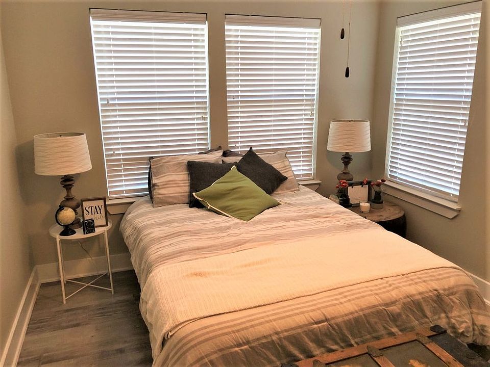 2nd image of 607 Pecan Ave Unit 2