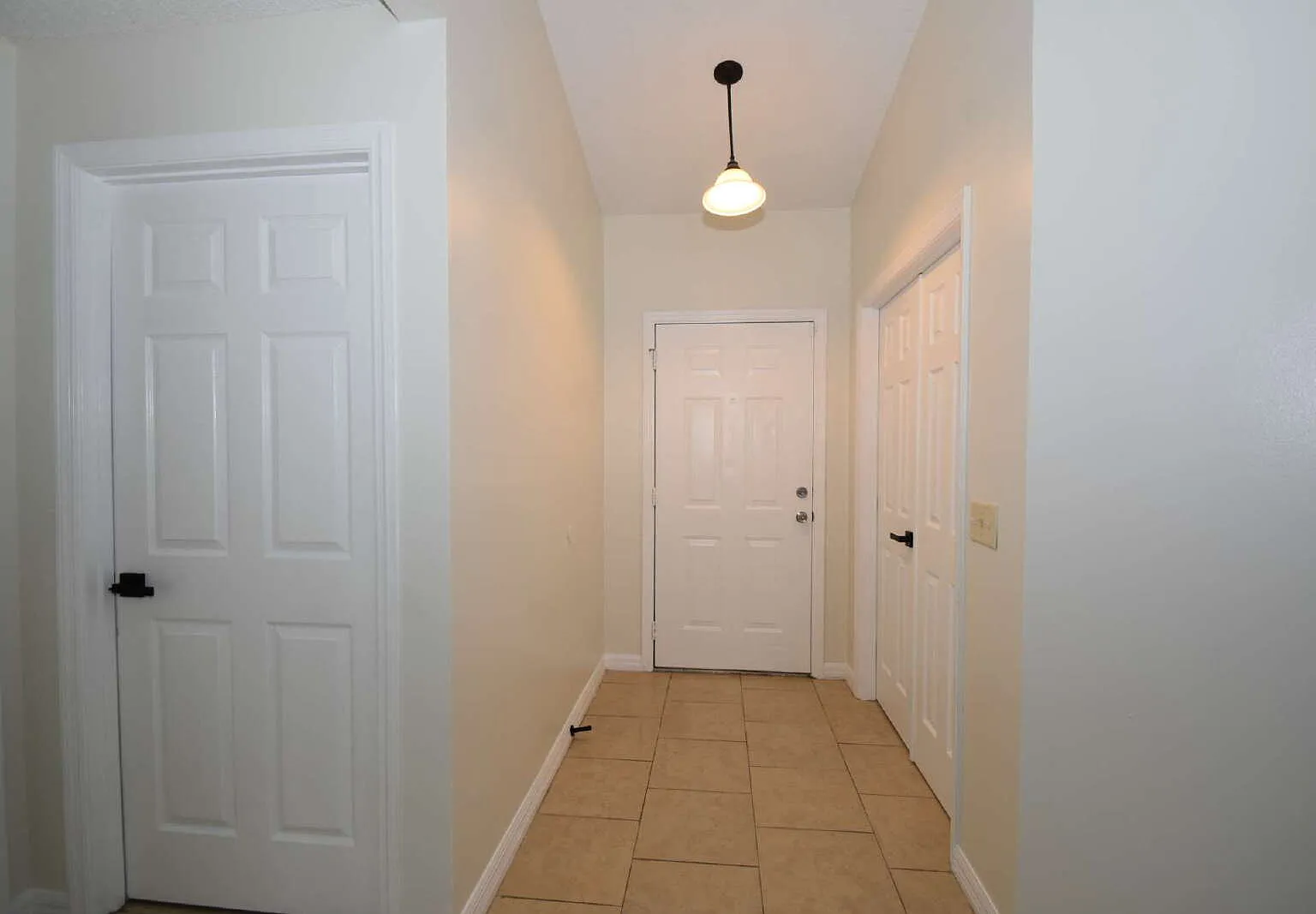 3 bed, 2.0 bath, 1357 sqft, $1,900 — Photo 3