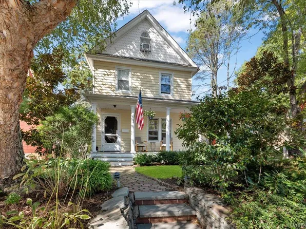 18 S Washington Street, Port Washington, NY 11050