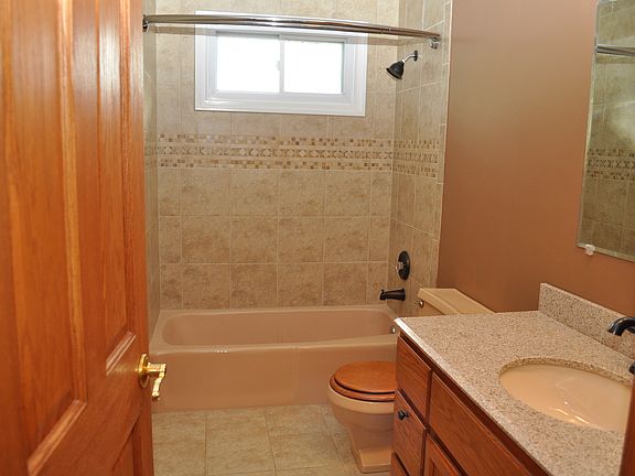 2nd image of 1606 Argyle Ln