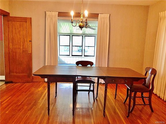 5th image of 65 Huxley Dr