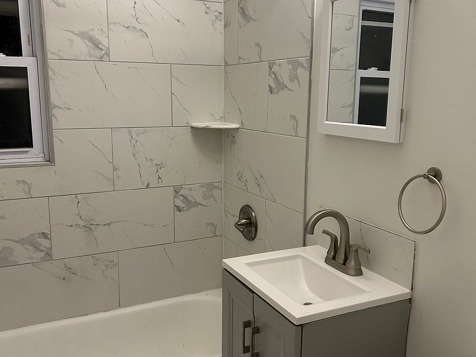 1st image of 824 E Broadway APT 101