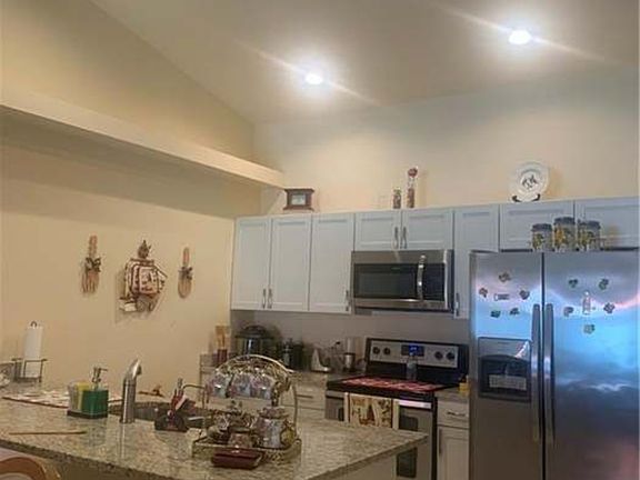 5th image of 1538 NE 8th Pl #2