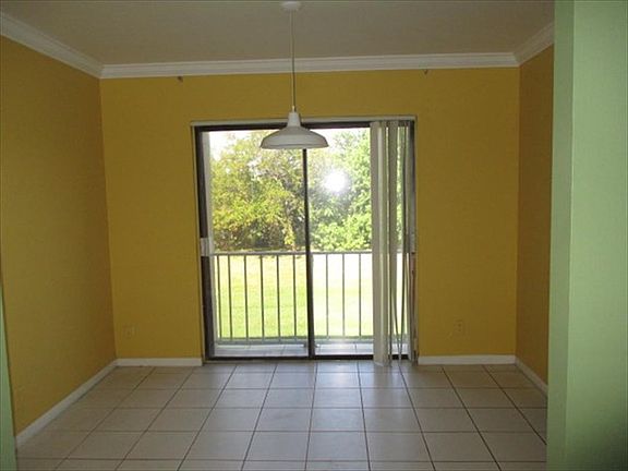 2nd image of 500 NE 2nd St APT 207
