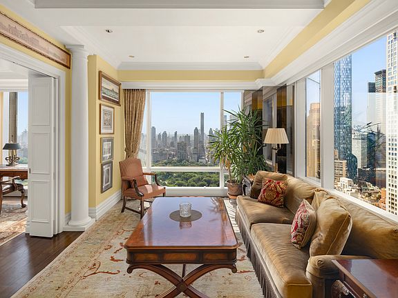 3rd image of 1 Central Park N #40C