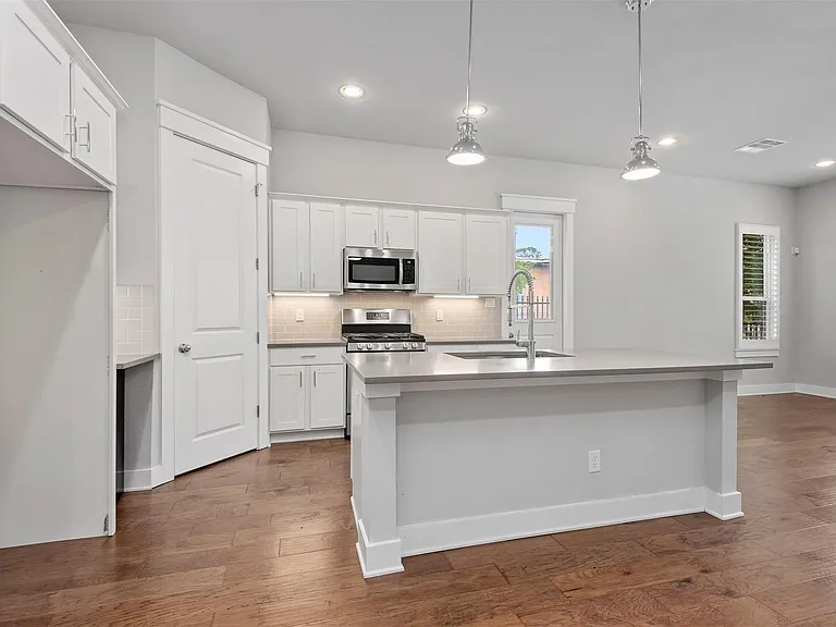 909 Oak St #C — Photo 13