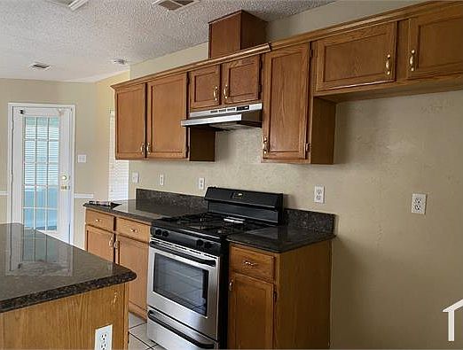 4th image of 1216 Greenfield Dr