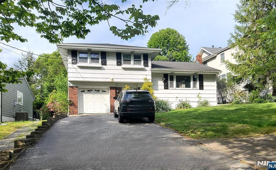 1st image of 485 E Palisade Ave