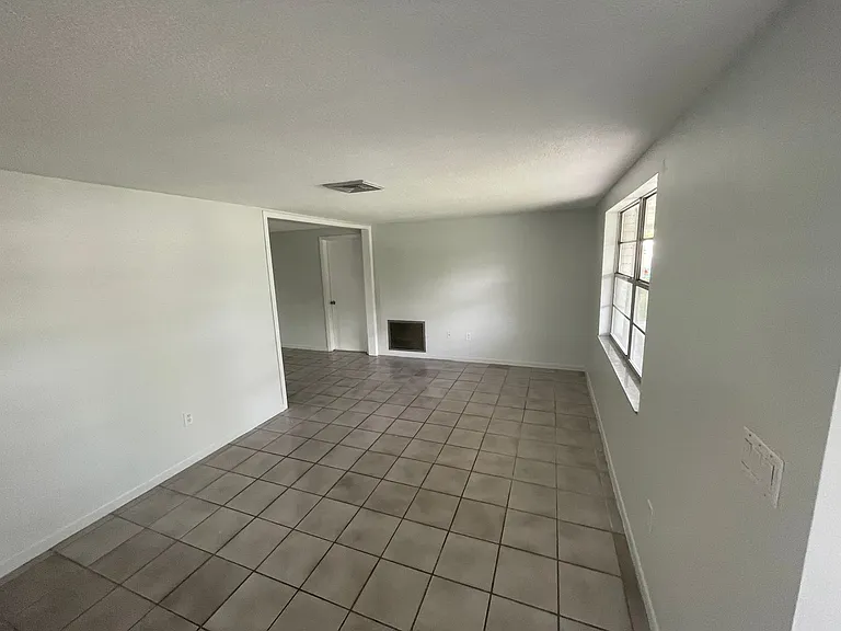 7552 Cumber Dr — Photo 7