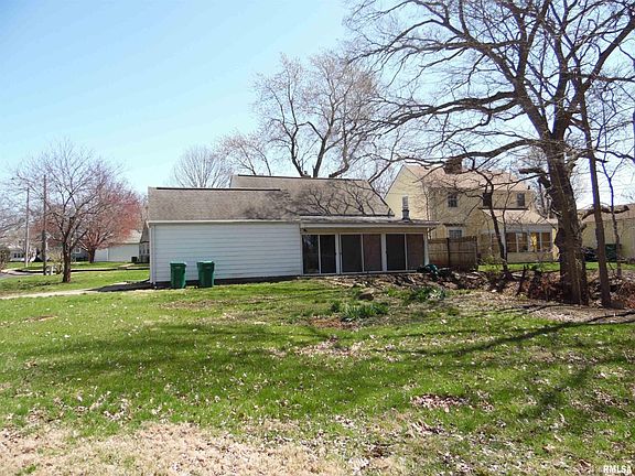 5th image of 611 N Iris Ct