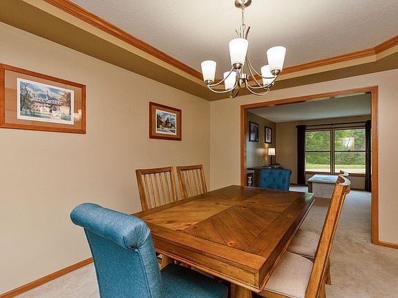 4th image of 2739 Oak Dr