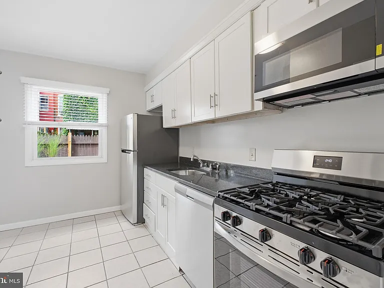 1230 Wylie St NE — Photo 7