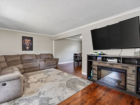 5th image of 717 41st St