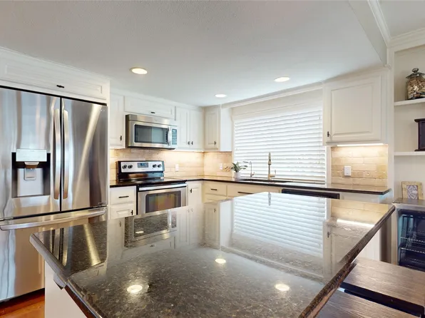 3115 Willow Bend Ct, Bedford, TX 76021