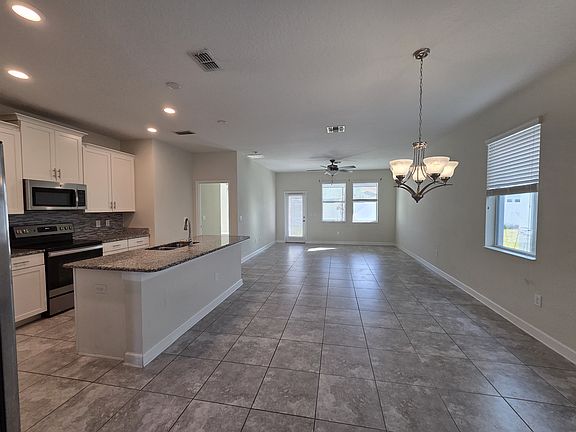 4th image of 4618 Saint Bernard Dr