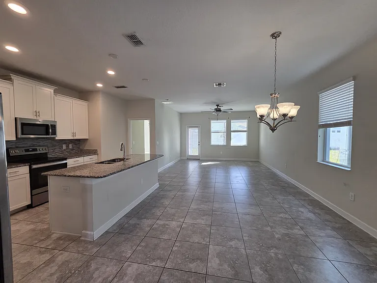 4618 Saint Bernard Dr — Photo 4