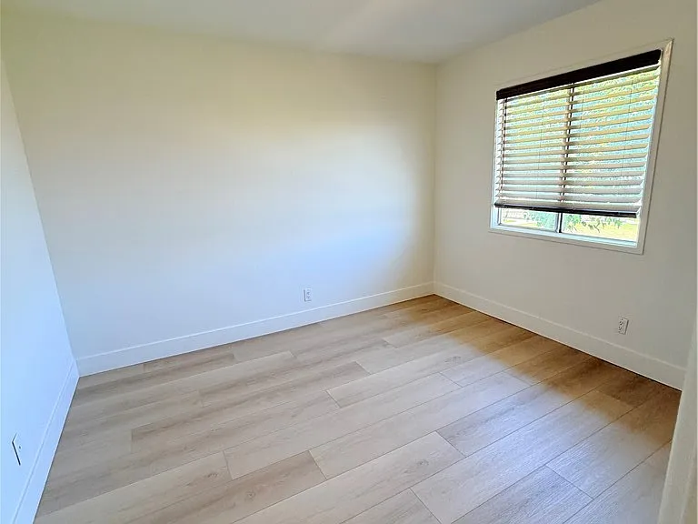 1620 Greenport Ave — Photo 14