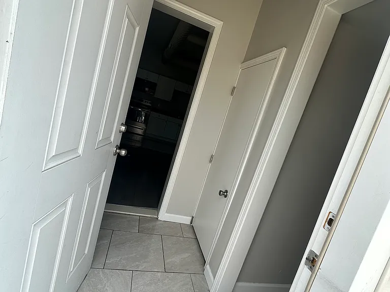 2433 Pulaski St #4 — Photo 4
